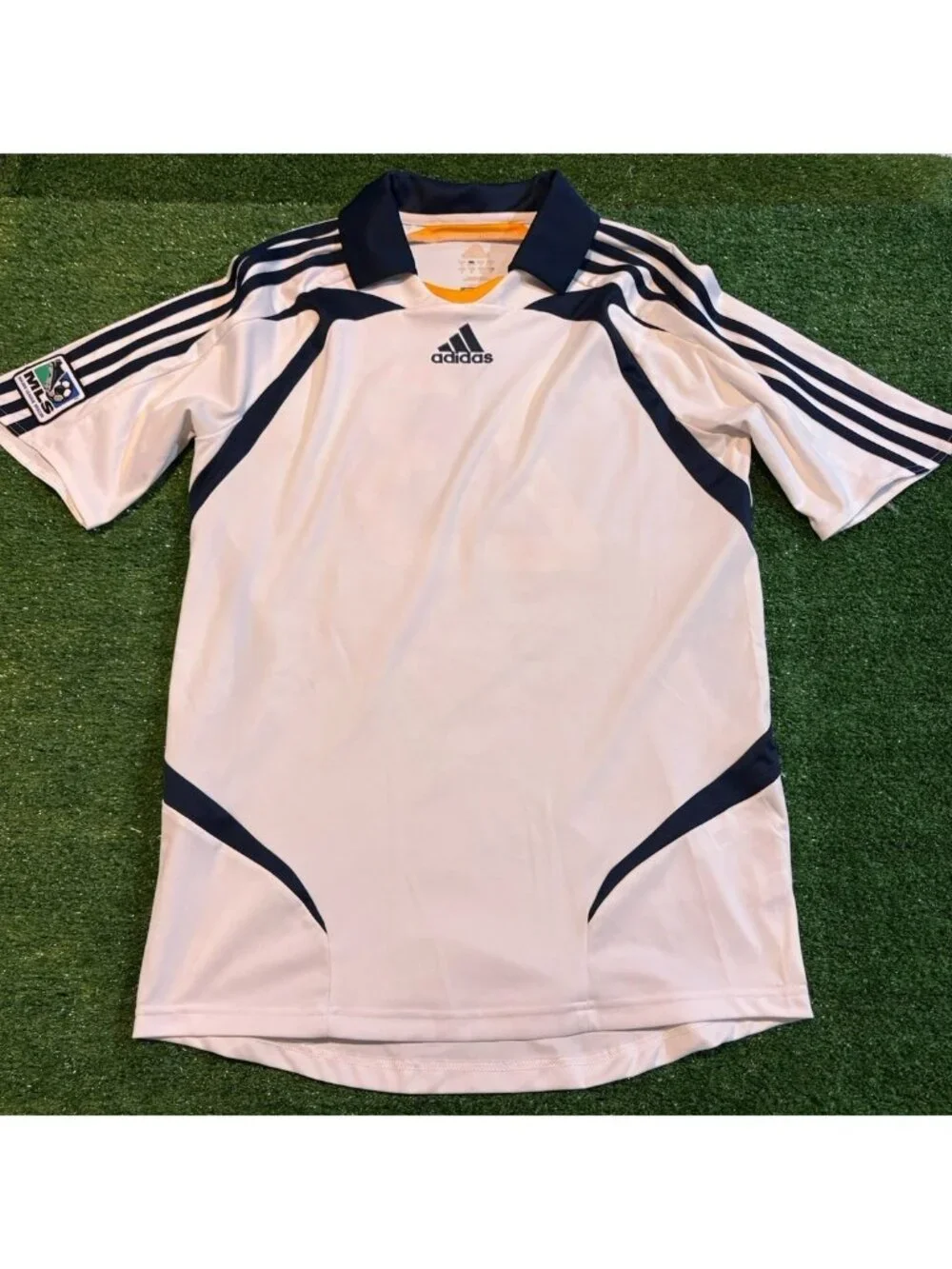 Vintage LA Galaxy jersey mens small white adidas david beckam Y2K soccer retro